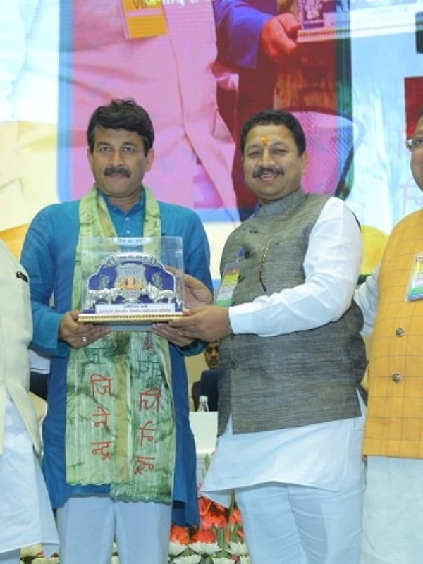 Ravi Shankar, Manoj Tiwari, VK Singh Attend Lord Mahavir Birth Anniversary